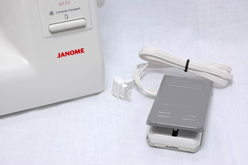 Электромеханическая швейная машина Janome MyExcel W23U - фото №6