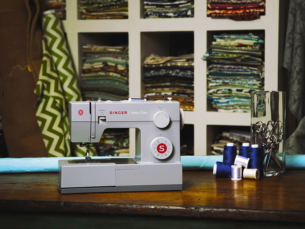 Электромеханическая швейная машина Singer Heavy Duty 4423 - фото №4
